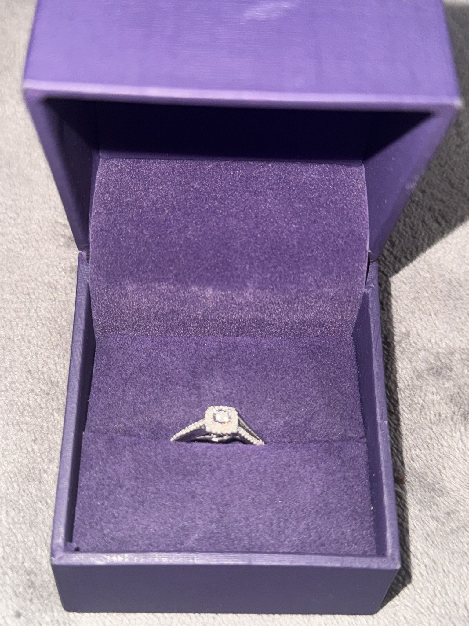 10k White gold Diamond Engagement Ring