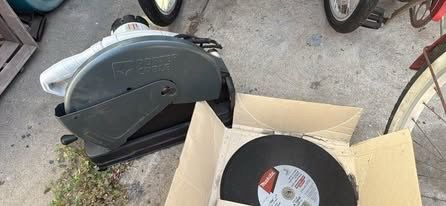 Porter cable chop saw 14”and 5  extra makita 14”metal cutting wheels