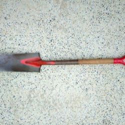 Wood Handle 16" Drain Spade