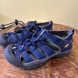 Keen Newport H2 Closed Toe Water Sandals Size 2 Kids