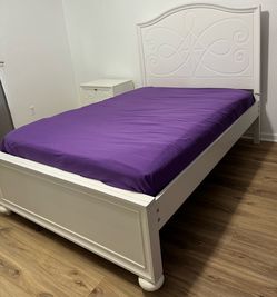 Queen bed - Tallahassee