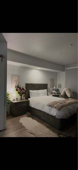 Amazing 4 piece Queen Bedroom Set