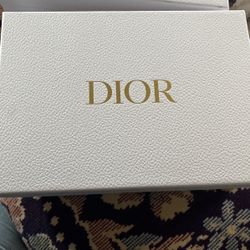 DIOR box