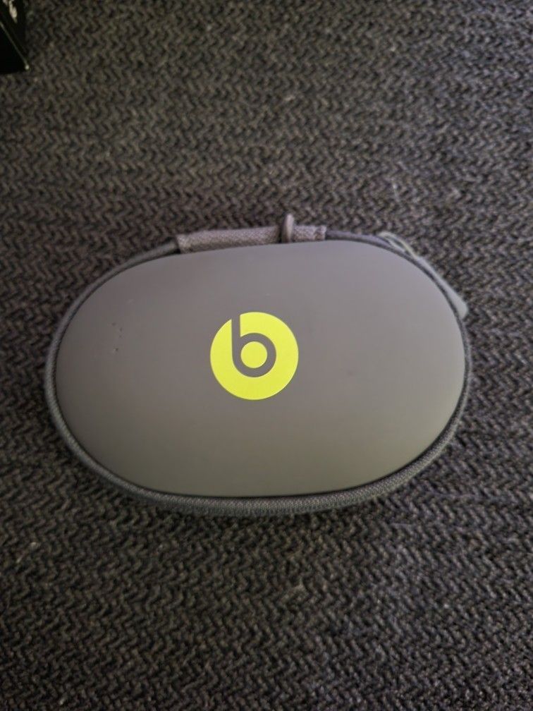 NEW Powerbeats2 Wireless