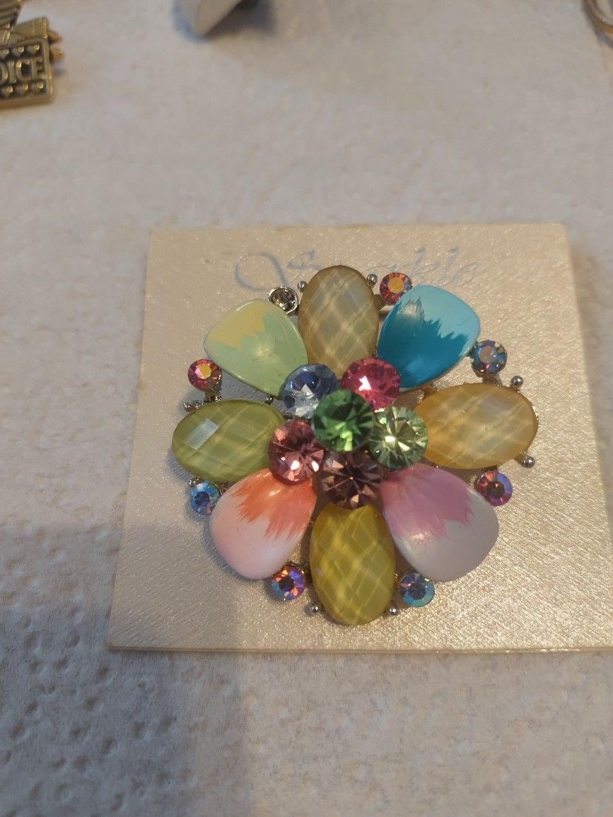 Vintage Beautiful All Colors Brooch With Rinestones