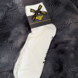 Woman Dr Martens bow ankle socks 9-14 nwt