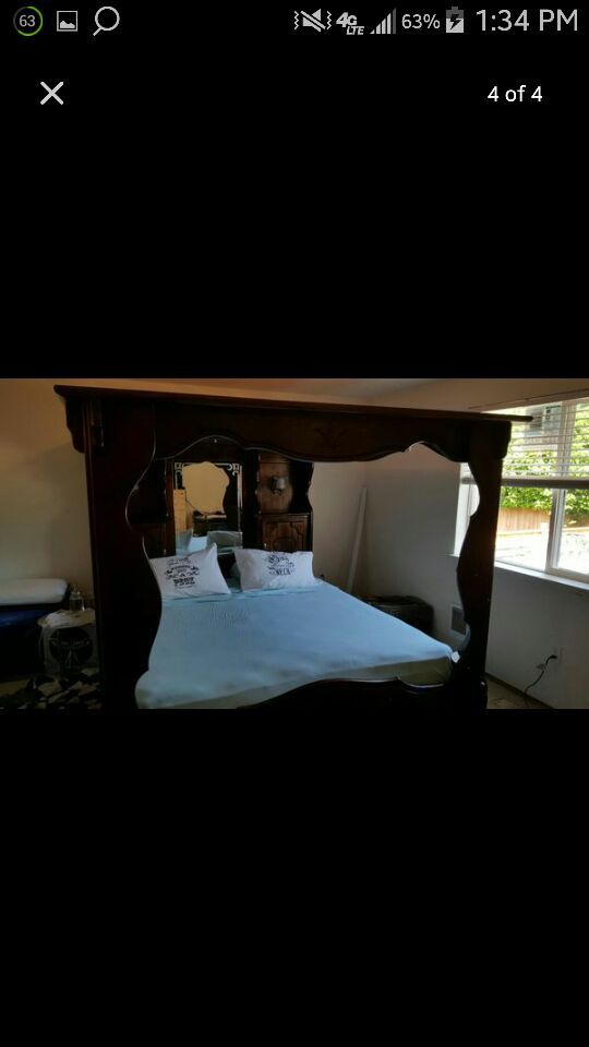 Rustic wood canopy bed w/mirrored ceiling