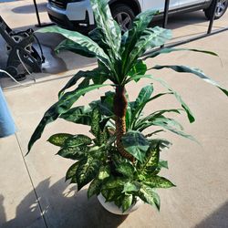 Artificial tree/plant