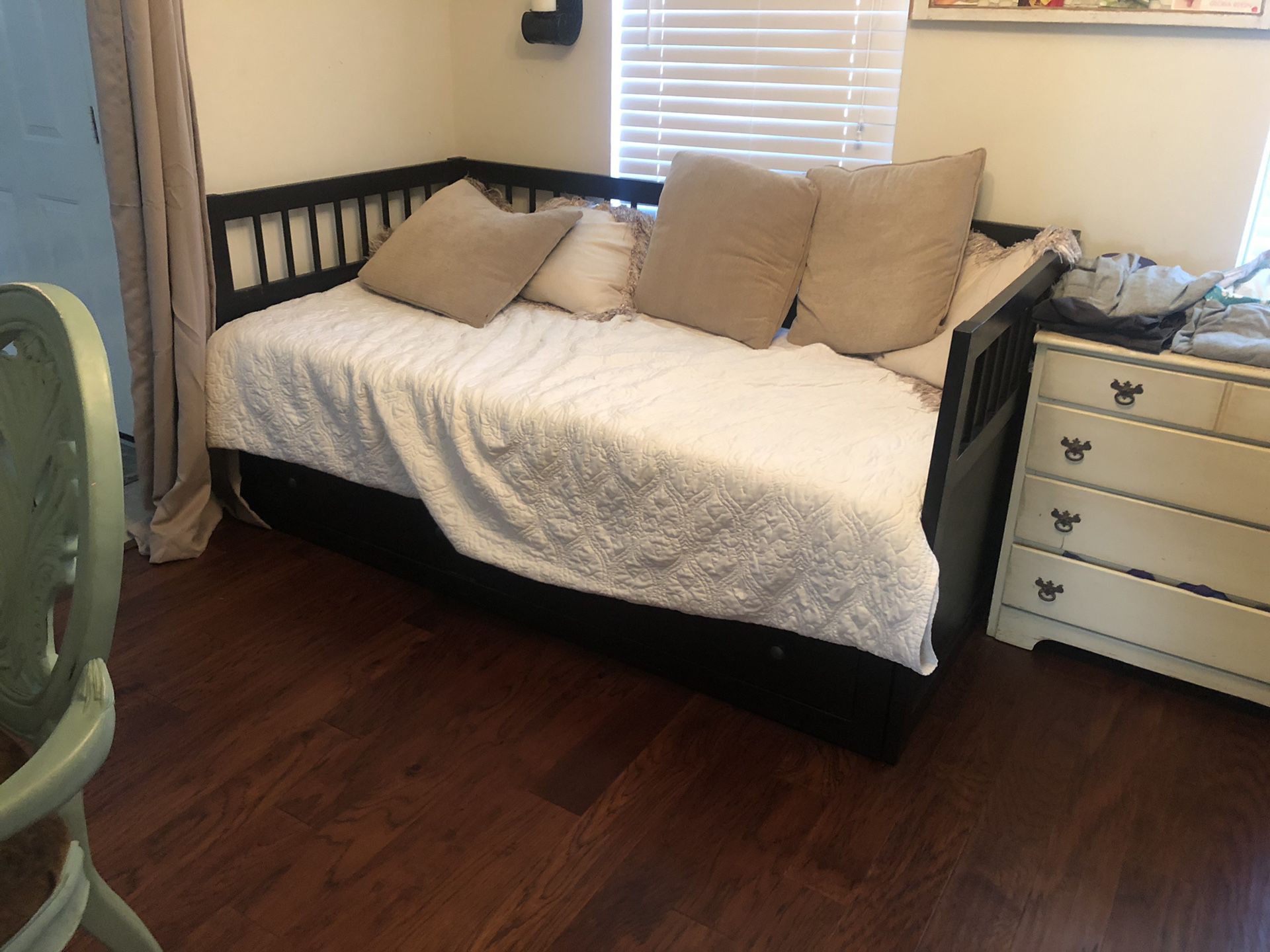 Twin/king trundle day bed