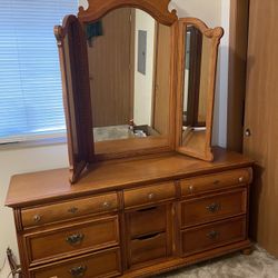 Lexington Furniture Victorian Sampler Double Triple Dresser With Mirror