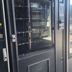 AMS SNACK VENDING MACHINE 