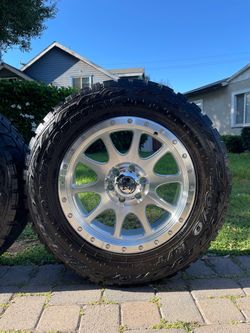 6 Lug Nut Rims NEW & TIRES like new/ Rines NUEVOS & LLANTAS como nuevas De 6 birlos (6x5.5)Size:20”
