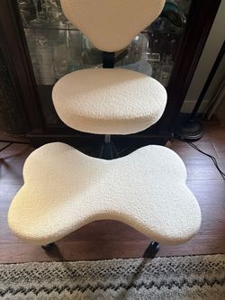 Boucle Kneeling Chair with Footrest