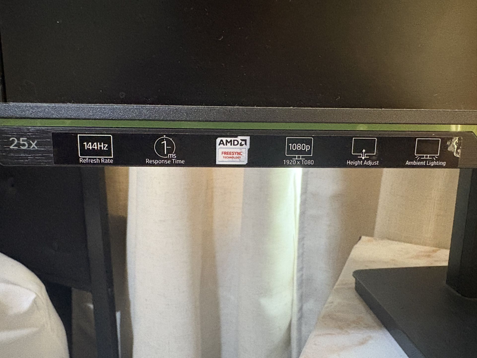 Black HP Monitor 24”