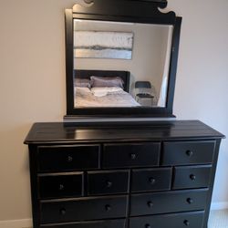 Chest With Drawers And Mirrors