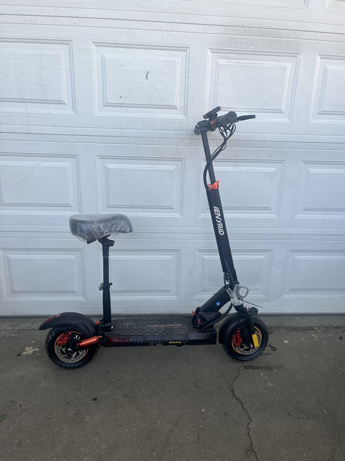 Electric Scooter for Adults, E Travel Scooter with 800W Seat, 28 mph Motor 30 Miles Top Speed, Maximum Range, 10 Inch Tires, Dual Suspension