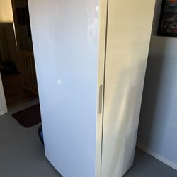 PICKUP PENDING — Whirlpool Freezer - Works But Issue With Seal - Free