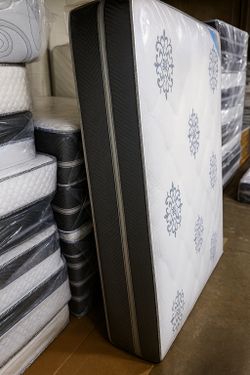 Queen Mattress ( Double Sided) With Free Box Spring - Free Delivery 🚚 Today To Reasonable Distance