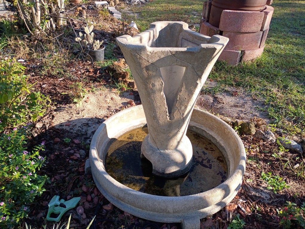 Henri Studios Fountain And Light Kit With Pump