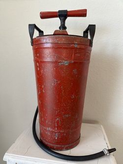 Antique 4-Gallon Hand-Pump Fire Extinguisher – UL Siegler Enamel Range (Centralia)