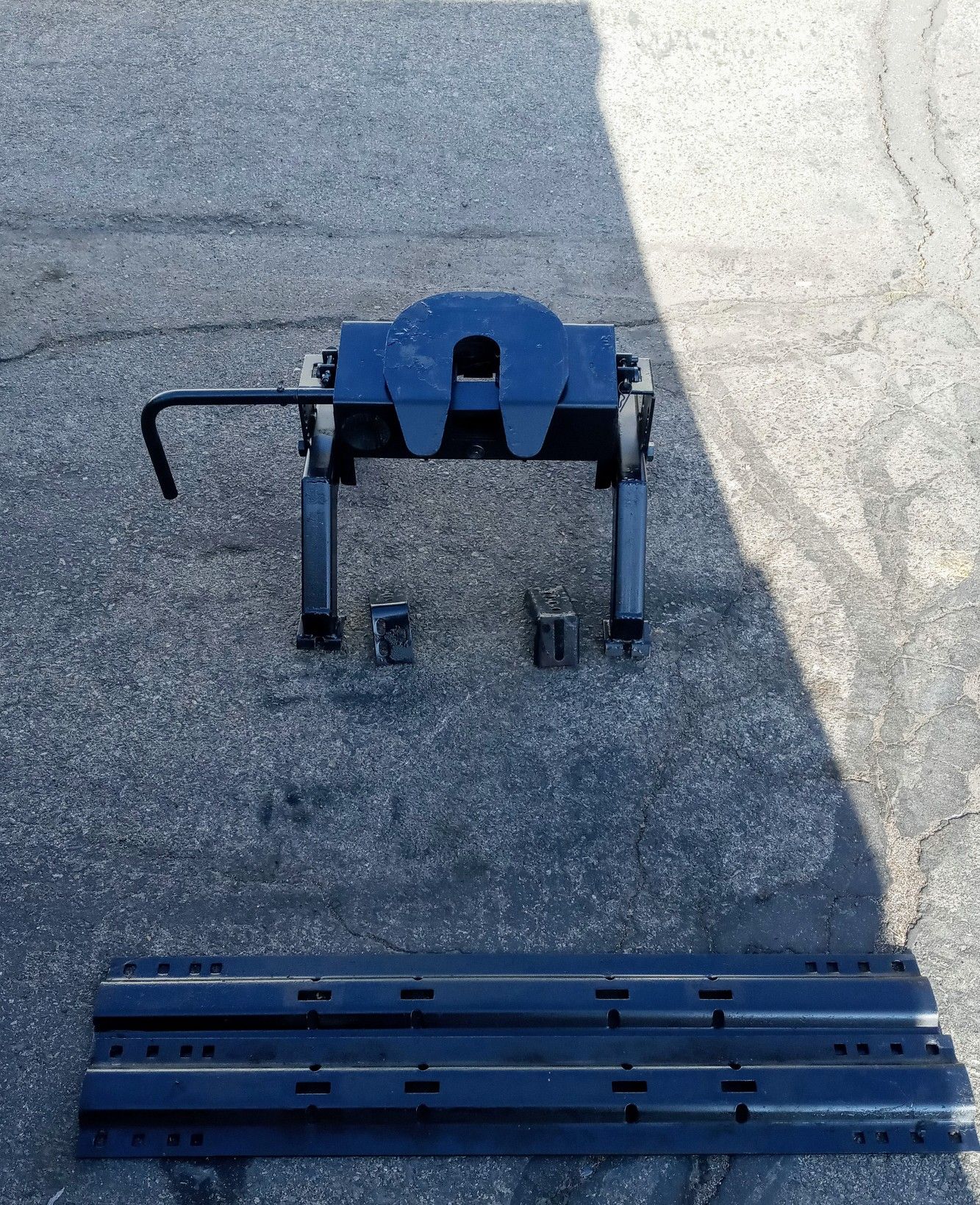 Used fifth wheel hitch. 200.00 or best offer