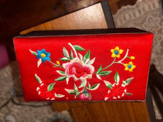 vintage Chinese silk-embroidered jewelry box