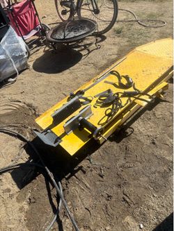 Hydraulic motorcycle table lift