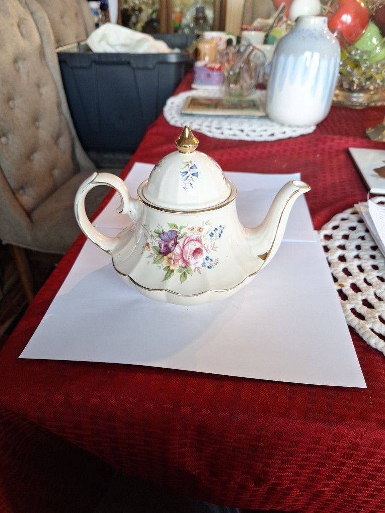 Vintage 1940s Sadler Carousel Rose Bouquet Teapot