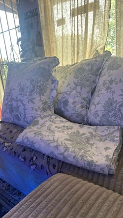 Queen pillow set