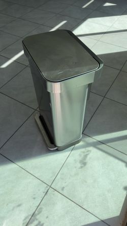 Simple human trash can