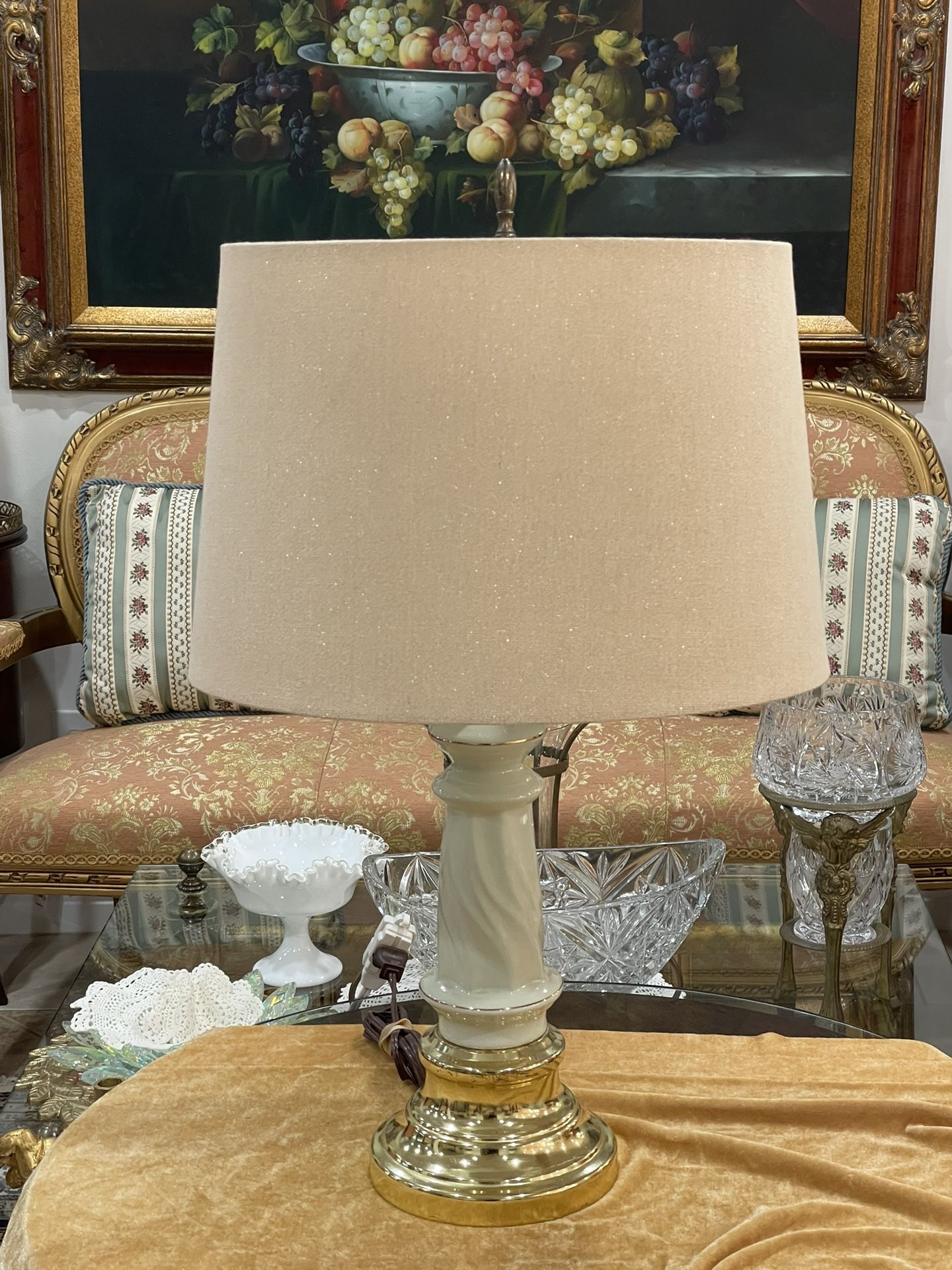 Beautiful Vintage Stiffel Hollywood Regency Brass and Porcelain Lamp🌷