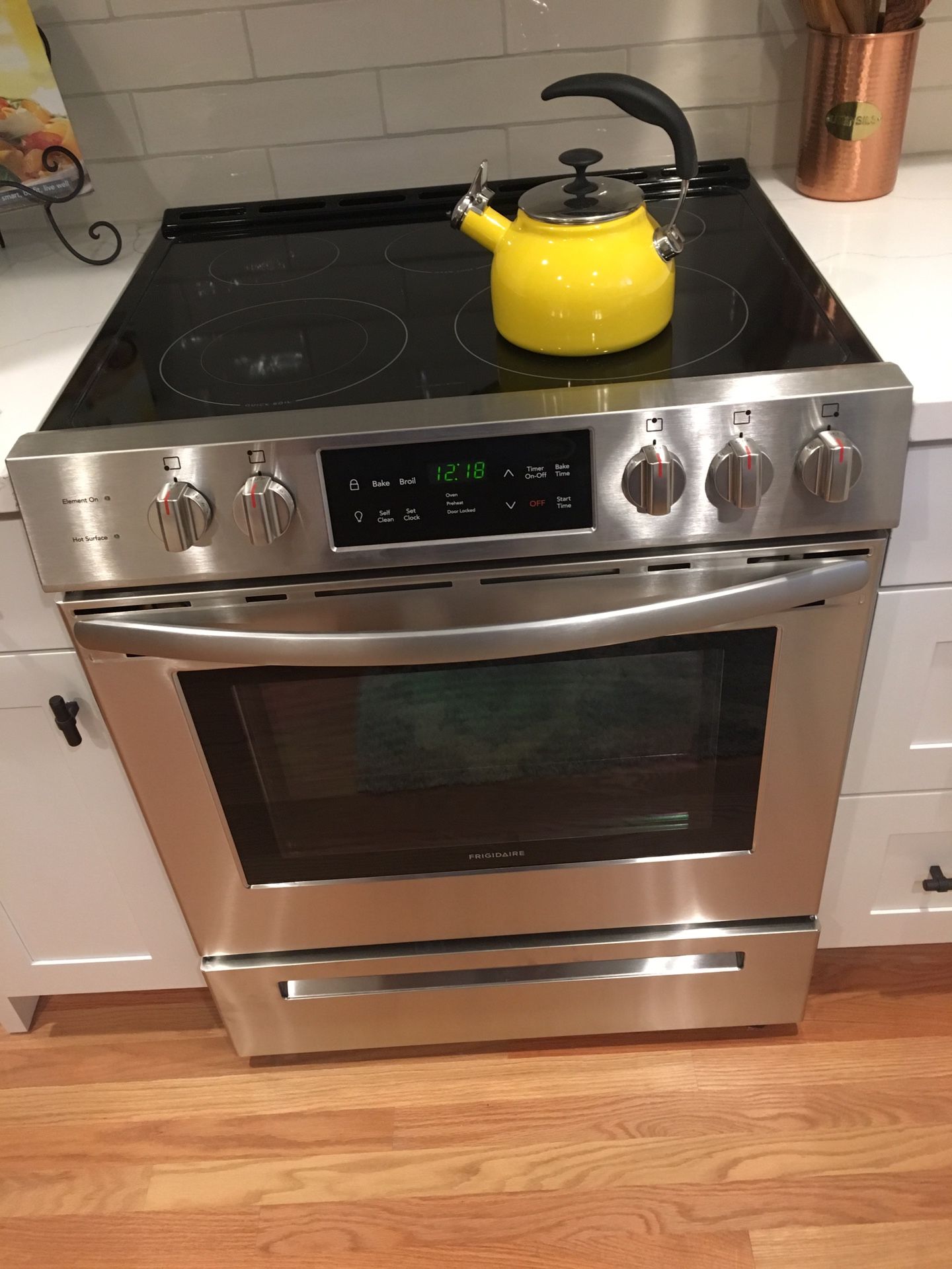 Frigidaire FFEH3054US 30 in 5 cu ft Single Oven Electric with Self