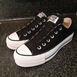 Converse Womens Platforms 7.5 Like new 