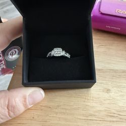 10k White Gold Diamond Ring Size 8 