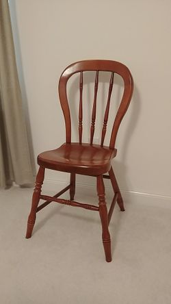 Desk chair, solid wood construction. Excellent condition!