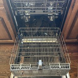 Whirlpool Dishwasher With Stainless Steel Tub