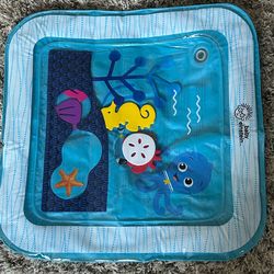 Tummy time water mat