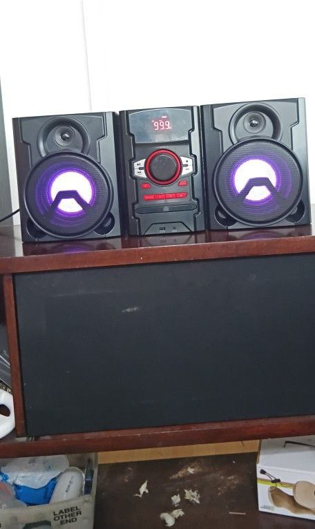 200 Watt Stereo CD/FM/Bluetooth/USB