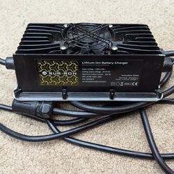 SurRon FAST Charger OEM | Li-Ion 10A 67.2V Charger 21700-YQ2A-1000