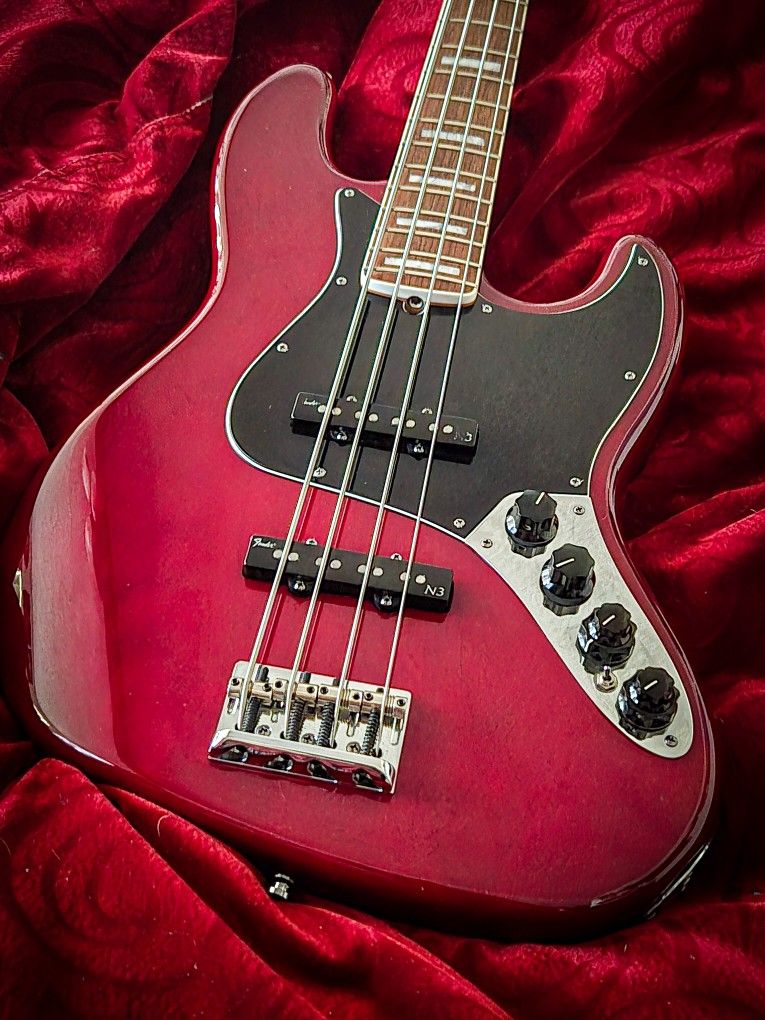 American Fender Deluxe Jazz Bass Transparent Red USA Guitar