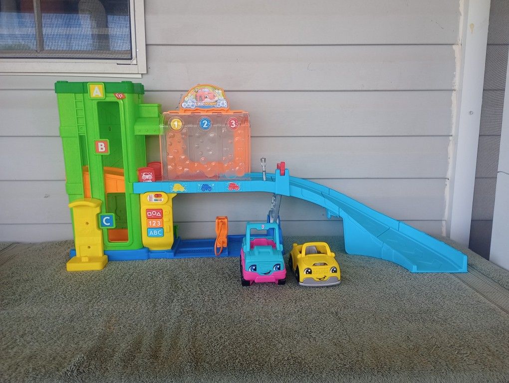Fisher-Price Little People Toddler Toy Light-Up Learning Garage Playset 