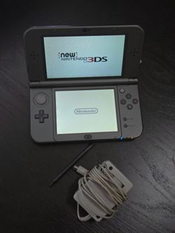 New 3ds XL USA VERSION  with original charger and stylus.  Near mint condition