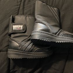 Kid Snow Boots Size 10 New