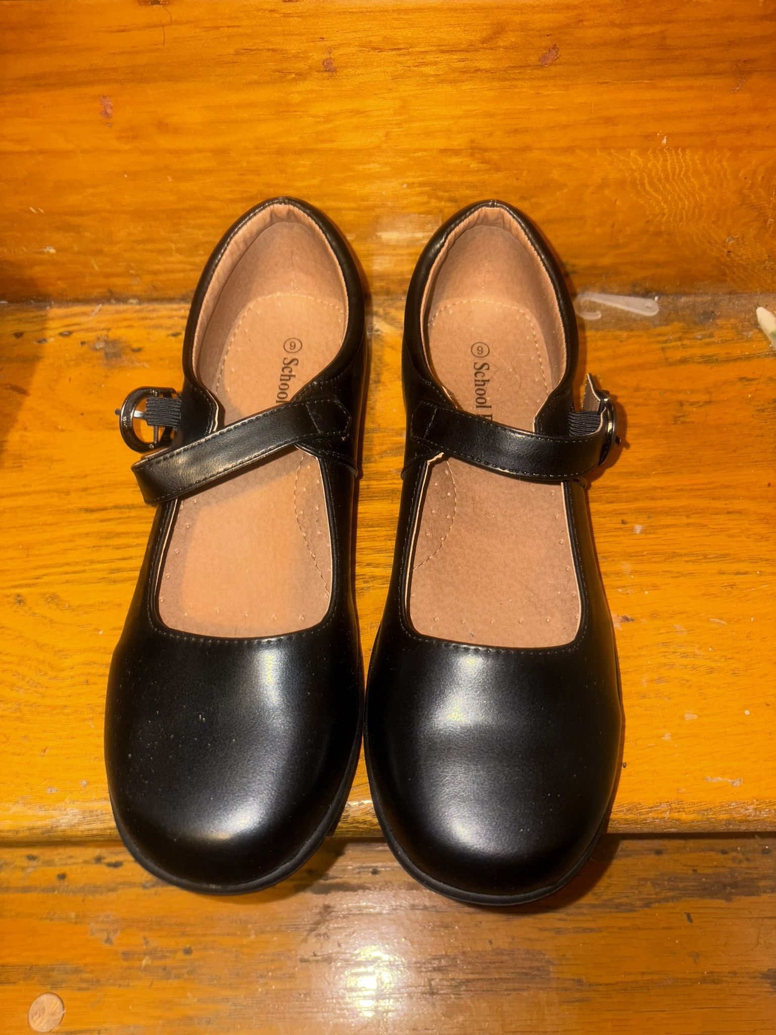 Girls/ladies Size 9 Shoes $15