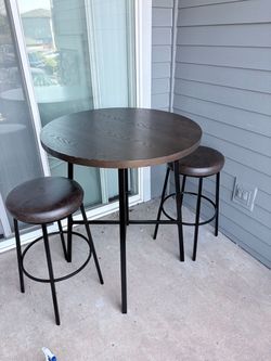 Round Bar Height Table with 2 Stools