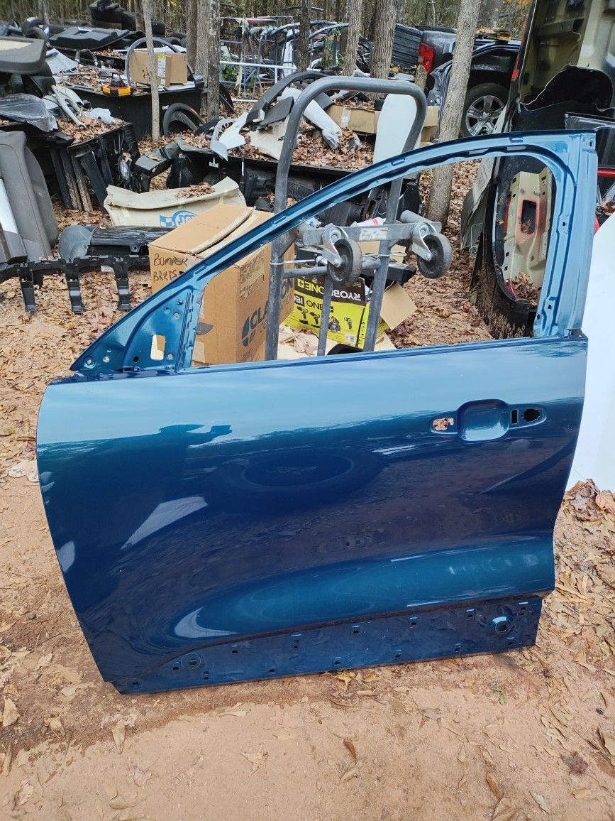 2022 To 2024 Ford Escape Drivers Front Door Excellent Condition