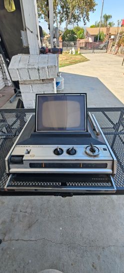 vintage Panasonic TR-425R portable transistor TV