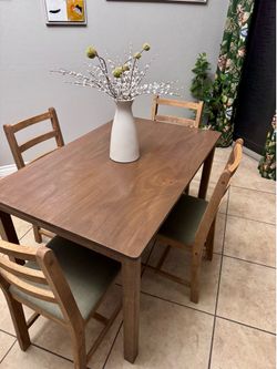 Pending Pickup-Dining Table with 4 Chairs
