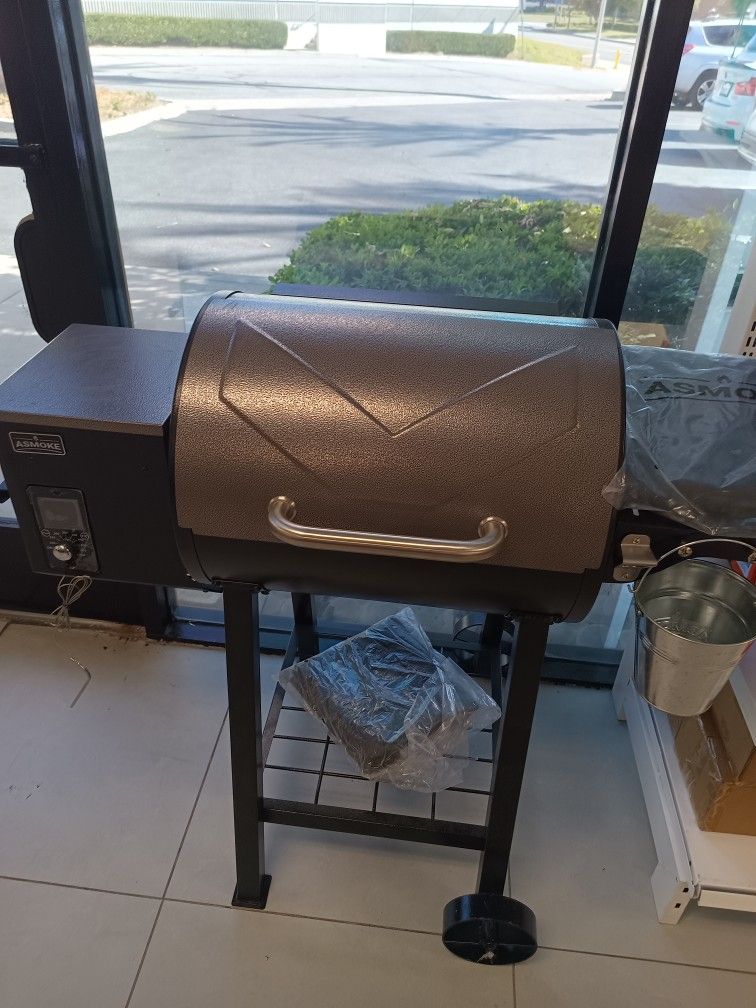 Brand New Pallet Grill With Weather Cover