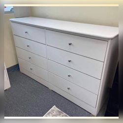 8 drawers dresser / Eight drawers dresser